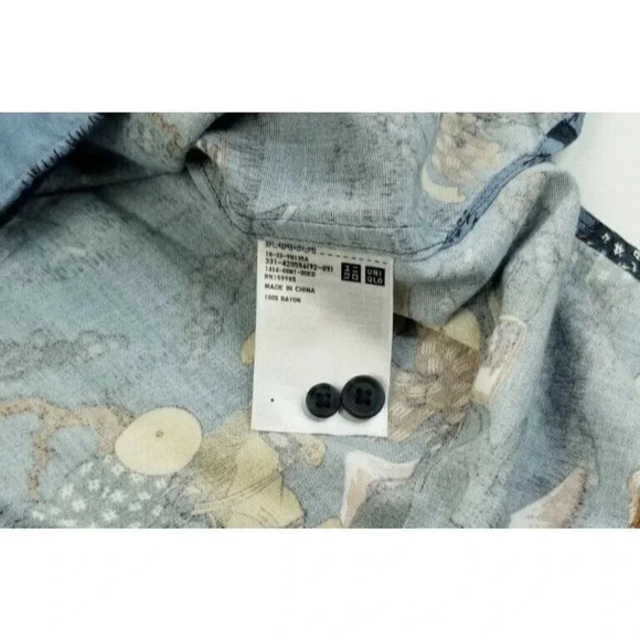 Uniqlo Size XS Men's Asian Inspired Design Blue Short Sleeve Rayon Shirt - Picture 5 of 7